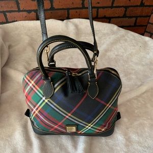 Very cute plaid Dooney and Bourke purse!! In excellent condition!!!
